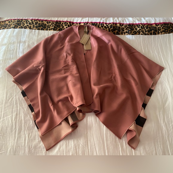 🌷Pretty Pink Burberry Poncho🌷 - Picture 6 of 10